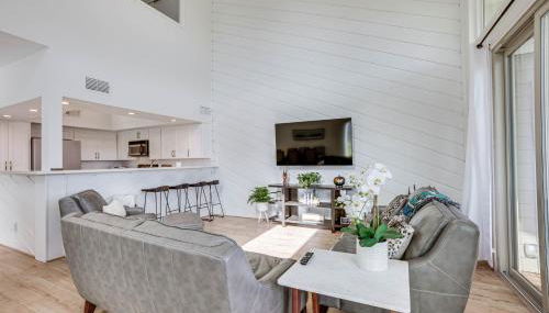 Gorgeous Lakefront Townhome with Pool Access and Views - Foto 4