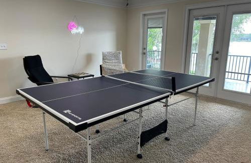 Lakeside Retreat with pool, dock & game room - Foto 24