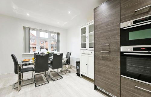 Swan's Place - Large 4bed home, Sleeps 9, Parking x2 & Games room - Foto 69