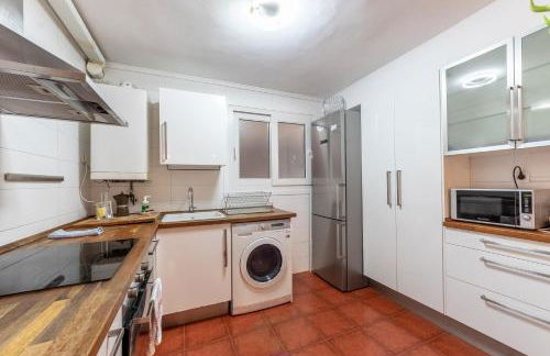 Tranquilo con Wifi y cercano al metro - Foto 16