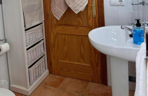 Casa Bueno- Sleeps 7 Private Pool & AirCon - Foto 26