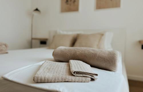 Dawn & Dusk - Modern Two Bedroom Apartment with Mountain Views - Photo 8