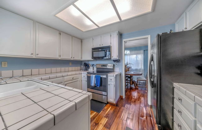 Succulents & Seashells Coastal Paradise by Beach - Foto 7