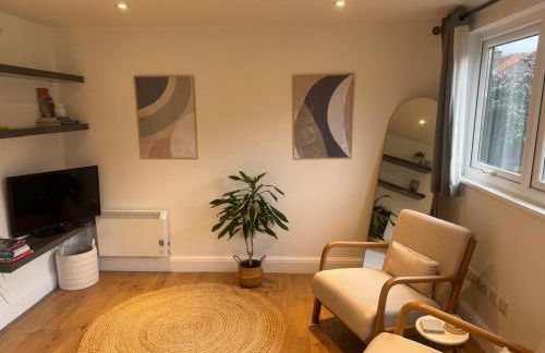 Cosy cabin nestled in the Surrey Hills - Foto 7