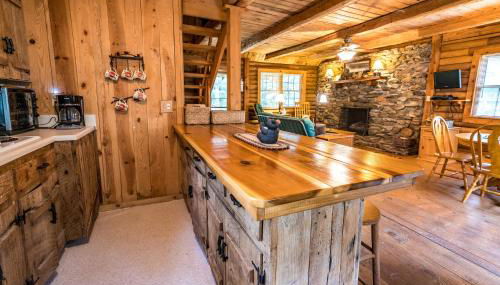 Creekside Hideaway Rustic Cabin - Secluded, Creekside Family Cabin - Foto 2