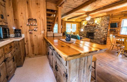Creekside Hideaway Rustic Cabin - Secluded, Creekside Family Cabin - Foto 2