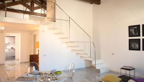 Right House - Characteristic Marina District - Photo 3