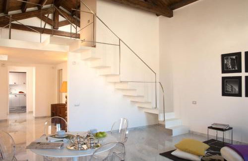 Right House - Characteristic Marina District - Photo 3