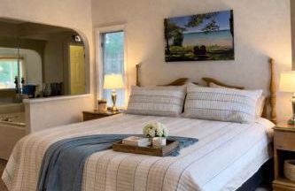 New, Spacious and charming, with a river view, conveniently located near skiing and golf - Foto 3