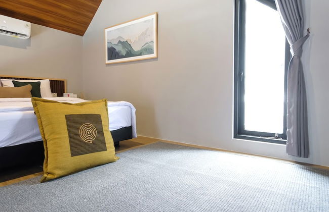 Calma Jawon Villa Jogja - Photo 14