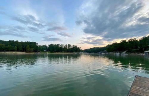 Paradise Point - 4BR Lakefront Haven Dock, Kayaks, & Cozy Firepit - Foto 56