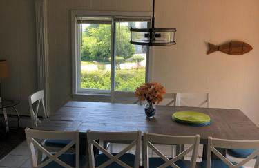 Spacious and Walk to the Beach with Central AC and Outdoor Shower - Photo 16