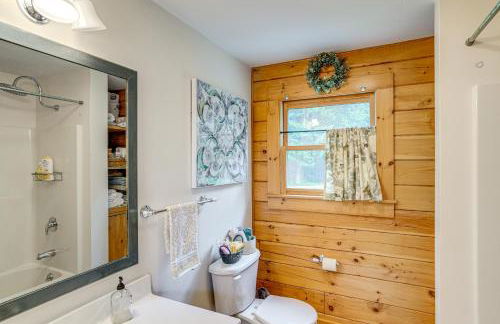 Spacious Wilmington Cabin Walk to Lake - Foto 14