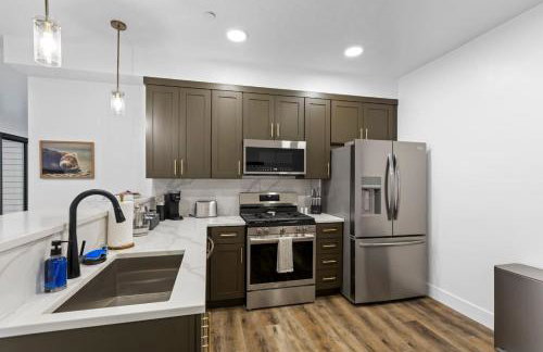 Stunning Waterfront Condo Breathtaking Views 202 - Foto 11