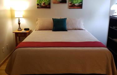 Entire 1 BR Condo- Near Anschutz, UC Health, DIA- In-Unit Washer Dryer- Seasonal Discounts! - Foto 1