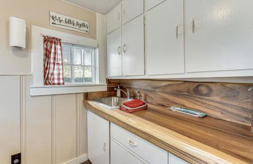 Rockaway Beach House w/ Attached Dock & Hot Tub! - Photo 12