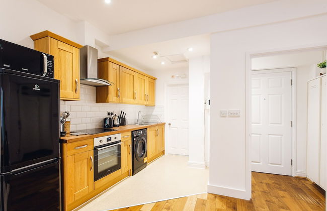 2 Bed Apartment Right on Trafalgar Square - Photo 22