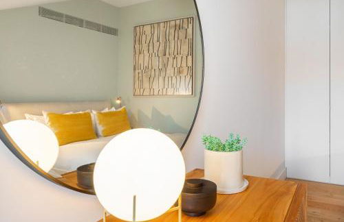 WHome Top-Floor Studio in Prime Location - Photo 6