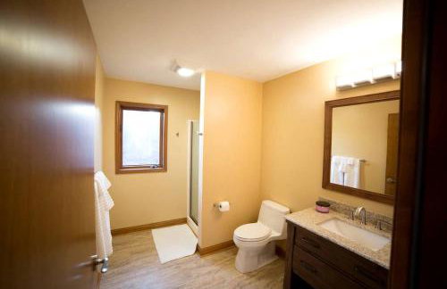 Stately Luxury Vacation Rental with a Private Hot Tub near Brown County State Park, Indiana - Foto 29