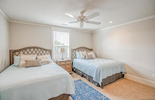 NEW LISTING Six Bedrooms - Private Dock - Steps to the Beach - Sleeps 14 - Foto 51