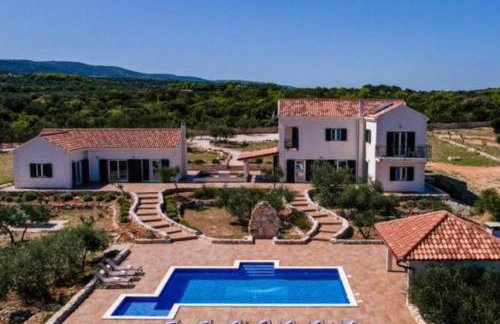 Villa Luisa Pucisca - 2 Häuser, 6 Schlafzimmer Insel Brac - Pool, Grill, Kamin, Tischtennis, Boccia - Foto 5