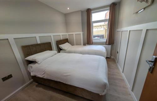 Numero Uno Ensuite 3BR Flat Hot Tub Wifi Parking Contractor and Group Friendly - Foto 7