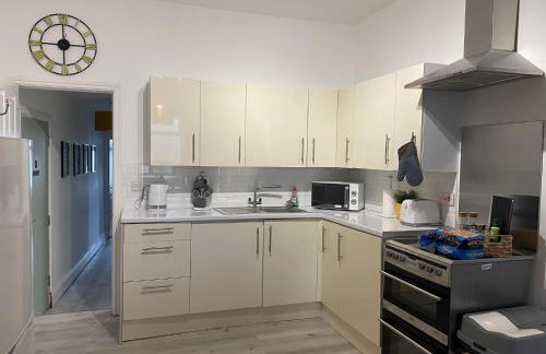 The Retreats 1 Kenfig Hill Pet Friendly 2 Bedroom Flat with King Size bed twin beds and sofa bed sleeps up to 5 people - Foto 9