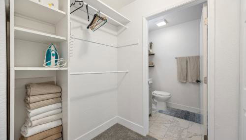 Modern Downtown Escape Sleeps 10 - Foto 4