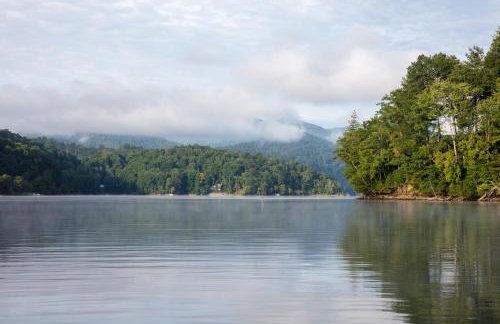 Lakefront Point Retreat on Nantahala Lake with Dock - Foto 7