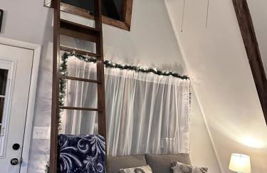 The Perch - Riverfront, Starlinks WiFi & Hot Tub - Photo 10