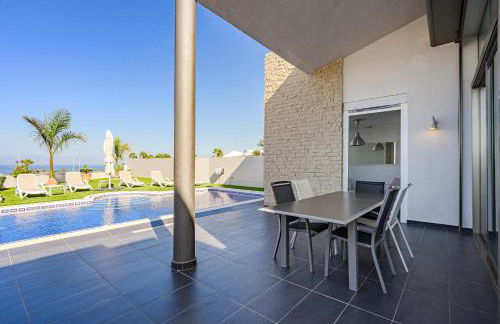Villa Elisabetta, Luxury Villa with Heated Pool Ocean View in Adeje, Tenerife - Foto 6