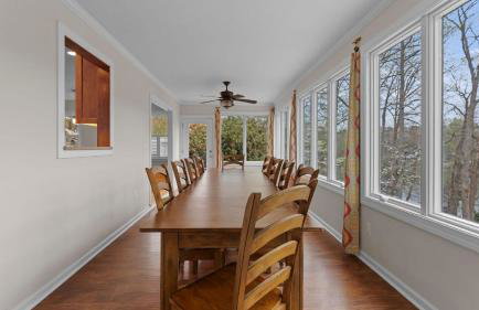 Sleeps 22, Lakefront w/ Private Dock & Pool, 2 Houses Lake Living by Avantstay - Foto 144