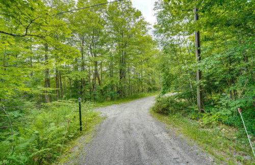 A-Frame Cabin with Furnished Deck in Becket! - Foto 33