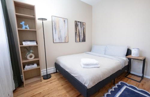 Sunlit 2BR Central Park North elevator & laundry - Foto 16