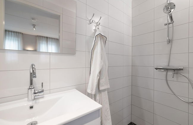 Beautiful Holiday Home With a Whirlpool - Photo 23