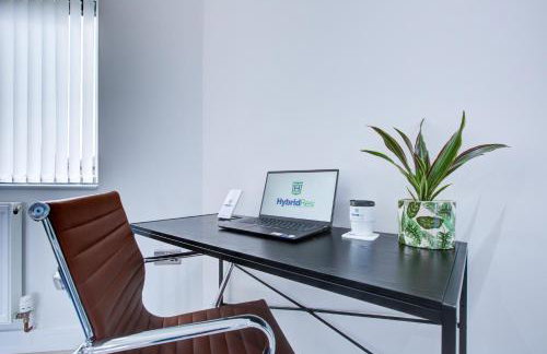 Hybrid Resi - Uxbridge, On-site car or van parking, near London Heathrow Airport - Photo 80