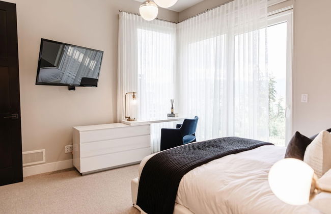 Lakeview Luxury Home in Vineyard w Infinity Pool hot tub - Photo 8