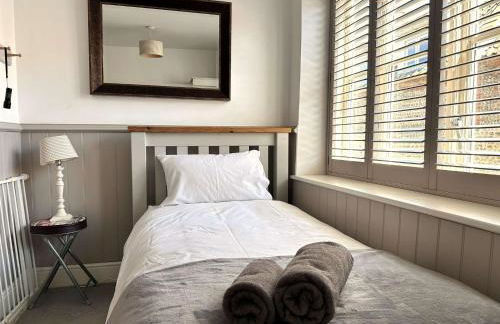 Well Cottage Retreat , Salthouse By Together Travel - Photo 14