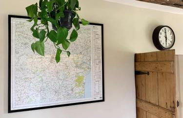 Farmhouse in Suffolk with wild swimming & hot tub - Photo 25