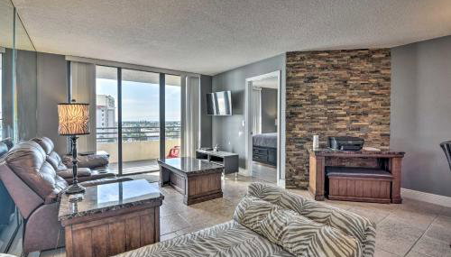 Sleek Beachfront Getaway with Community Perks! - Foto 5