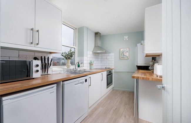 Luxury First Floor 2 bed Apartment - Foto 9