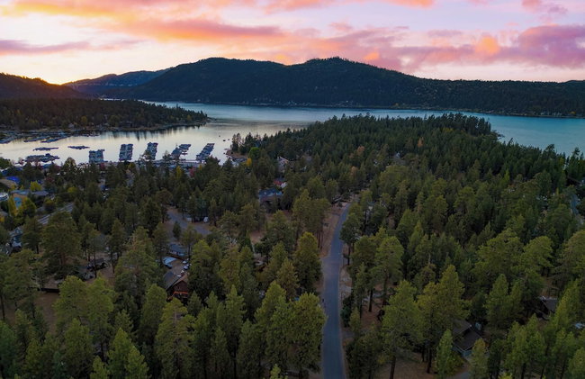 Pinetree Place by Avantstay Group Cabin w/ Hot Tub Minutes to the Lake - Photo 83