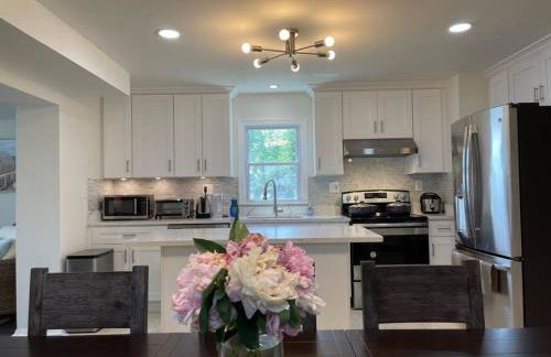 Waterfront Home with Private Beach, Stunning Views - Foto 34