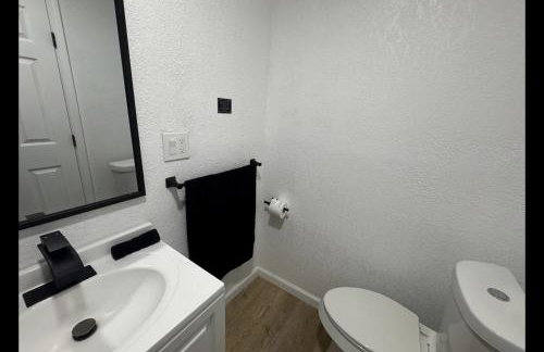 Cozy 2BR Near Downtown & Border - Foto 9