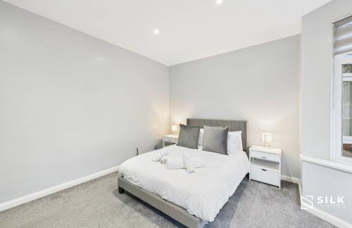 Refurbished 4-Bed, Open-Plan Living, Sleeps 10 - Foto 6