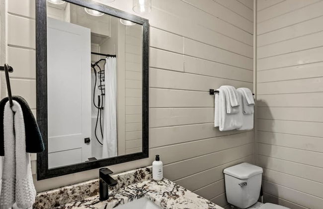 NEW Lake View Indoor Pool Sleeps 14 Hot Tub - Foto 36