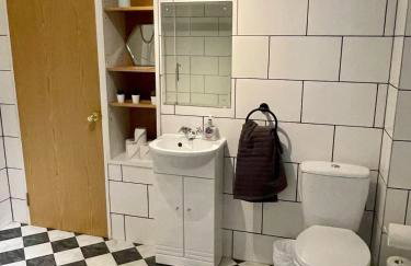 Spacious and stylish with games room, huge garden, peaceful surroundings - Foto 27