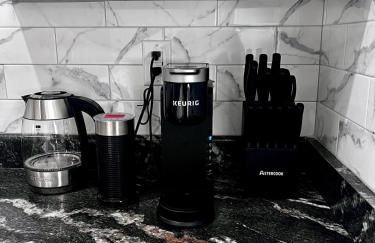 Quiet Stylish Stay with Office Space near Downtown - Foto 4