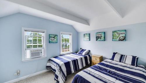 Family Lakeside Escape with Private Beach and Calm Waters - Foto 4