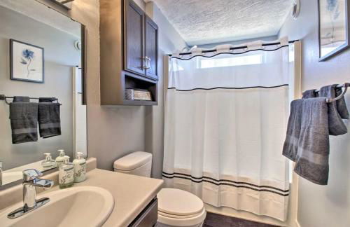 Welcoming West Fargo Retreat w Backyard - Foto 13